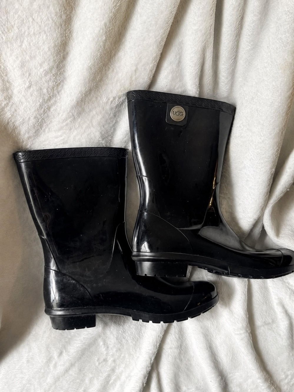 UGG Sienna Black Glossy Waterproof Mid-Calf Rain Boots Women’s Size 8